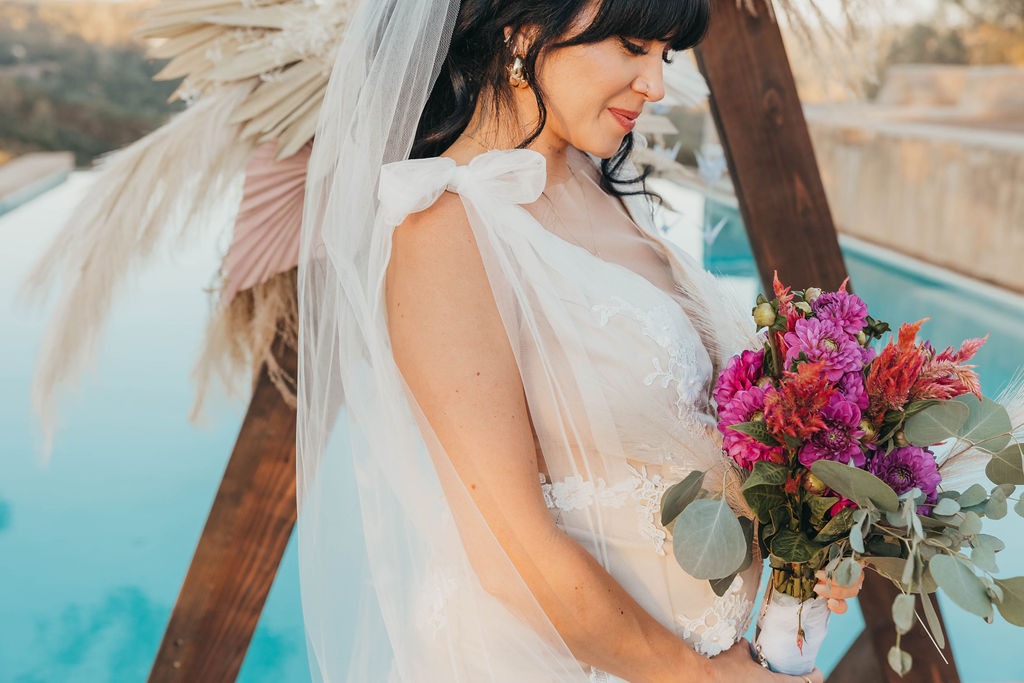 bride with bright bouquet 