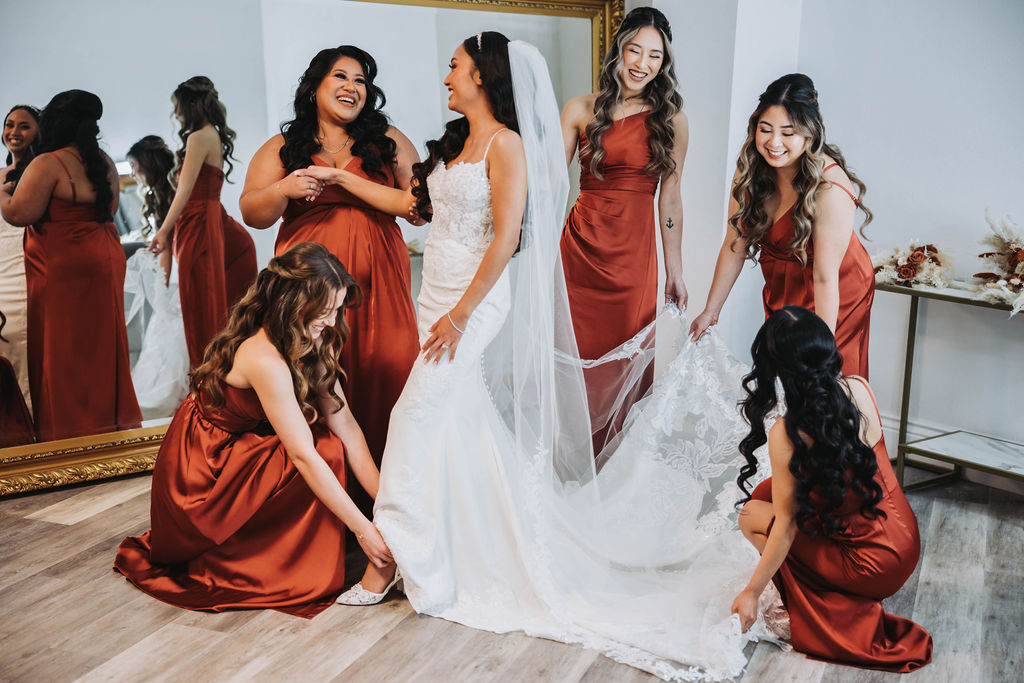 Brides first look with bridesmaids 