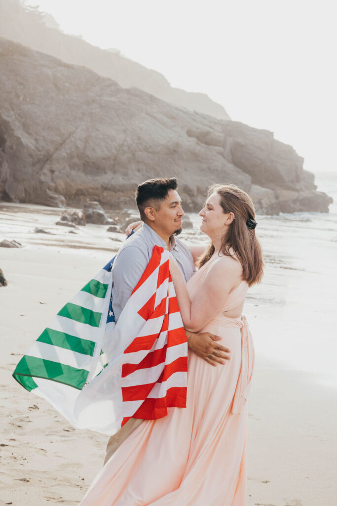 Couple posing with the Mexican flag