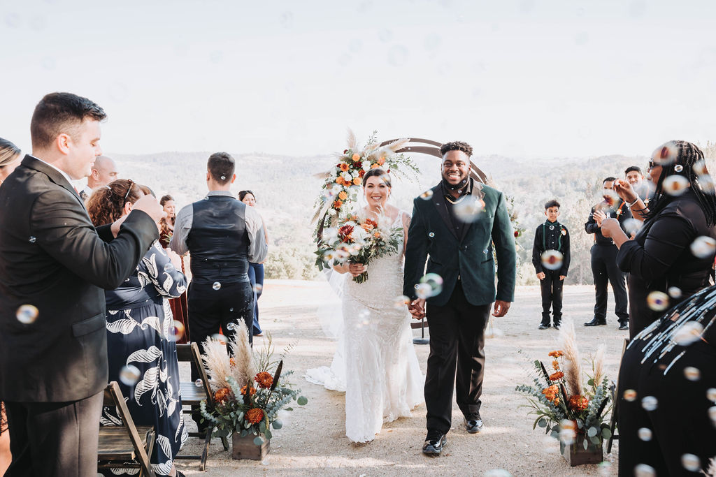 Outdoor wedding ceremony at Black Oak Mountain in Cool, California
