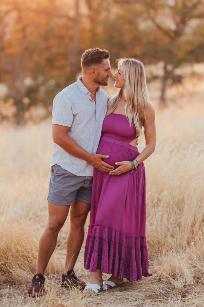 Man and pregnant woman posing for photos
