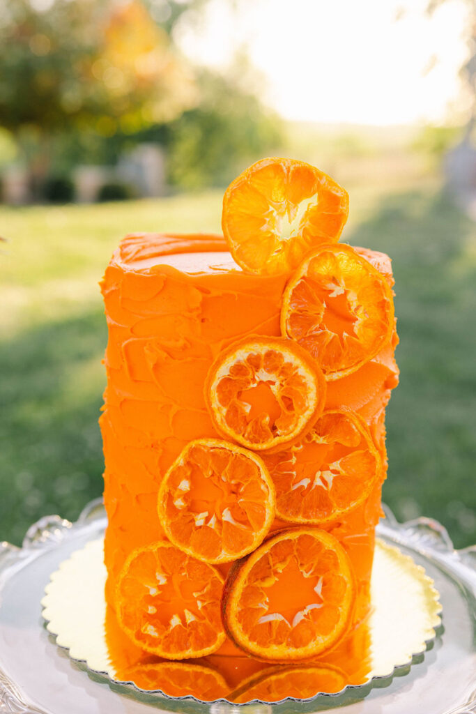 Orange cake with orange slices